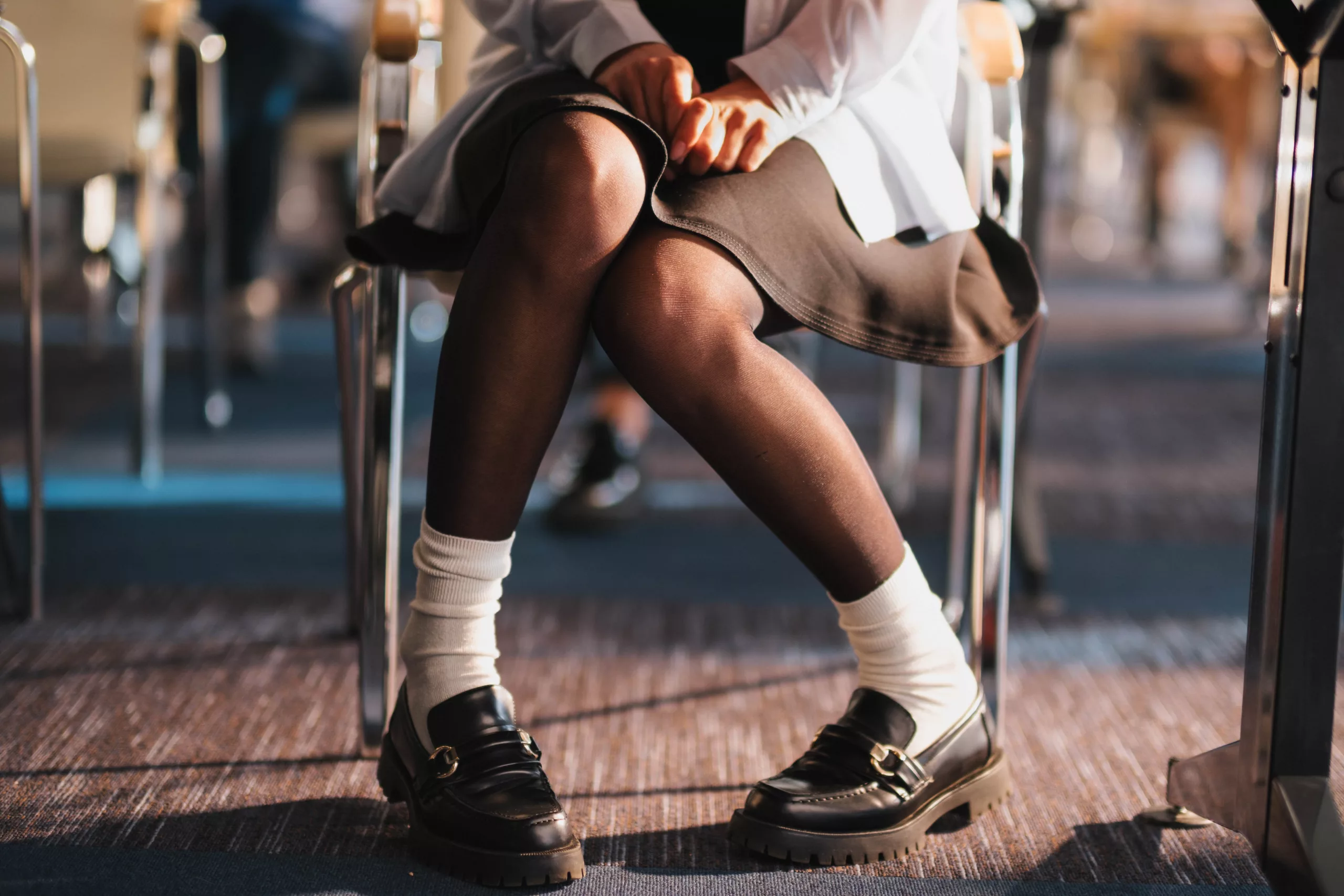 Cystitis_crossedlegs